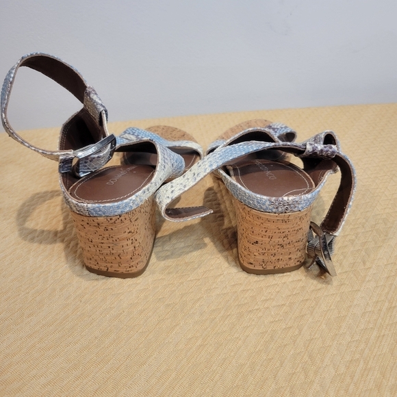 Donald j pliner size 7m ellee snakeskin print ankle strap sandals - Picture 3 of 9